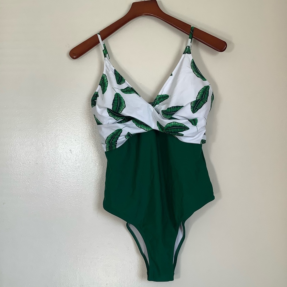 NEW Green Banana Leaf Twist-Front One-Piece Swimsuit Size XL - Picture 6 of 13